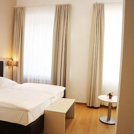 Tante Alma's Lasthaus Am Ring Hotel Köln
