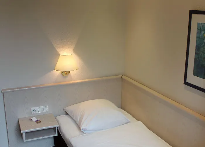 Tante Alma's Lasthaus Am Ring 3*