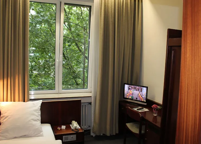Hotel Tante Alma's Lasthaus Am Ring 3*
