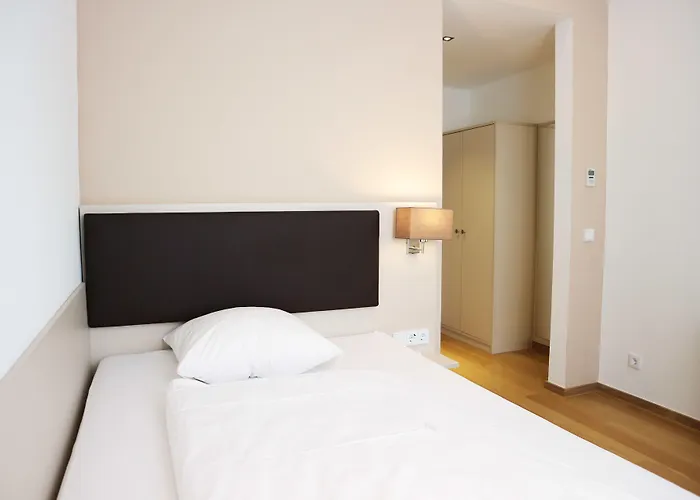 Tante Alma's Lasthaus Am Ring Hotel 3*