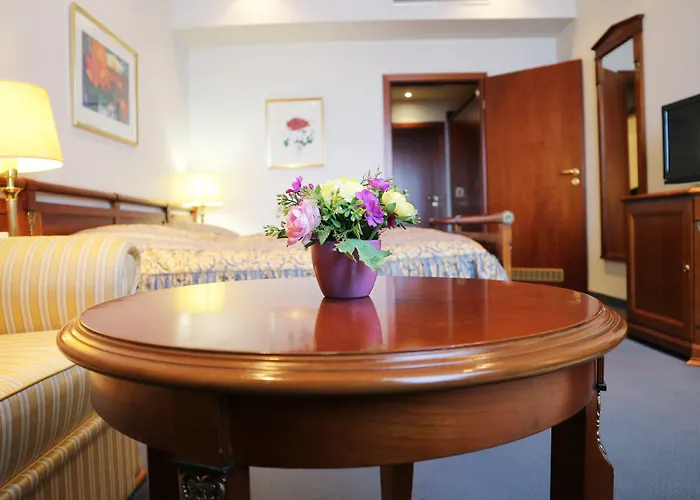 Tante Alma's Lasthaus Am Ring 3*