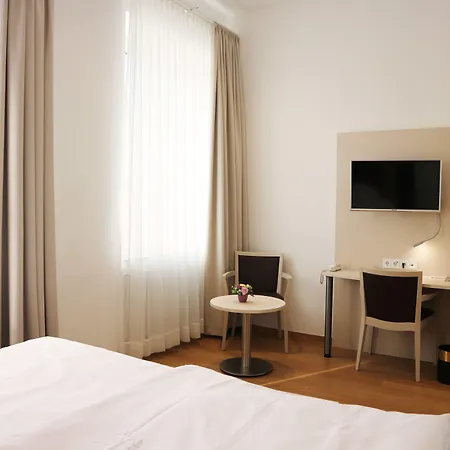 Tante Alma's Koelner Hotel Colónia