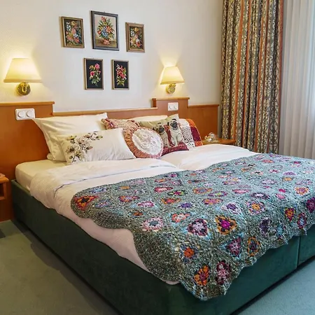 فندق Tante Alma's Koelner 3*