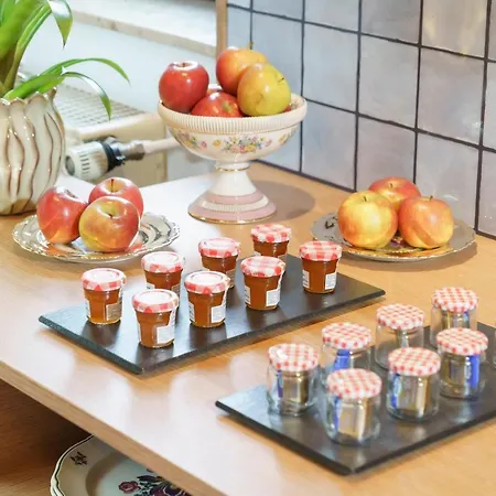 מלון Tante Alma's Koelner 3*