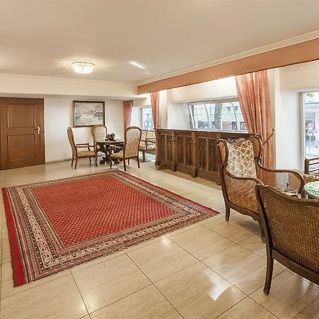 Tante Alma's Koelner فندق