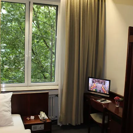 فندق Tante Alma's Koelner 3*