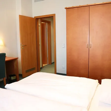 מלון Tante Alma's Koelner