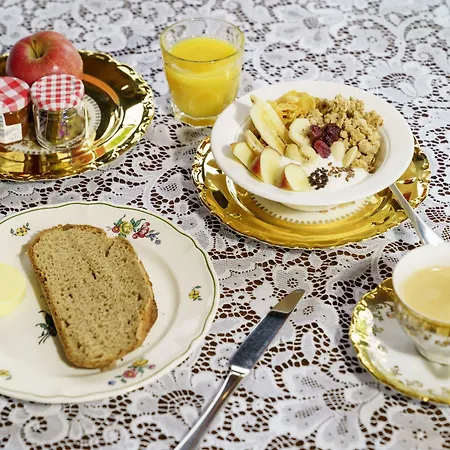 Tante Alma's Koelner فندق كولونيا