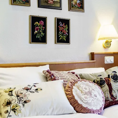 Tante Alma's Koelner 3* كولونيا