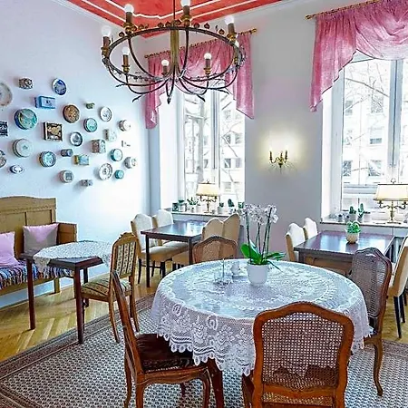 فندق Tante Alma's Koelner