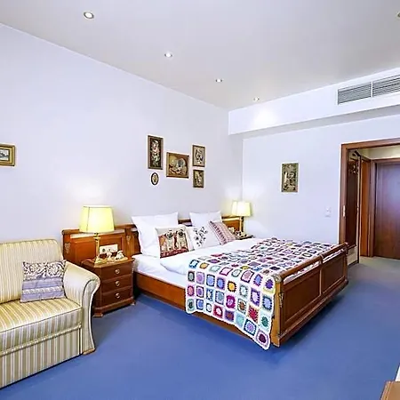 Tante Alma's Koelner Hotel