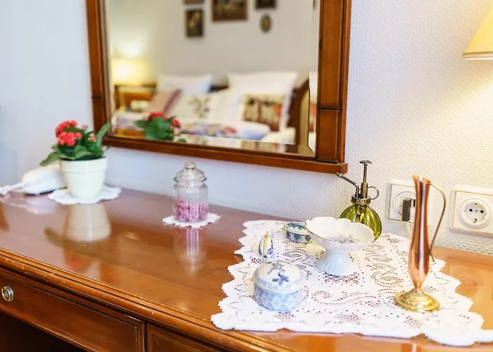 Tante Alma's Lasthaus Am Ring 3* Köln