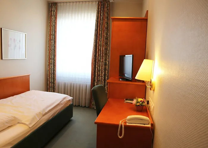 Tante Alma's Lasthaus Am Ring 3* Köln