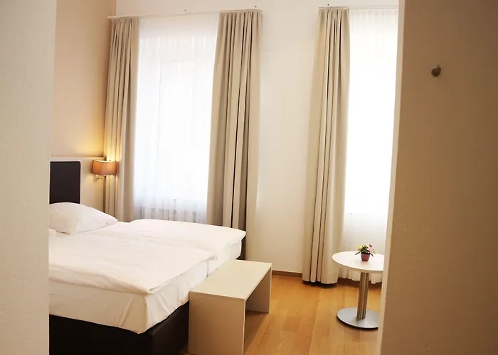 Tante Alma's Koelner Hotel Kolonia