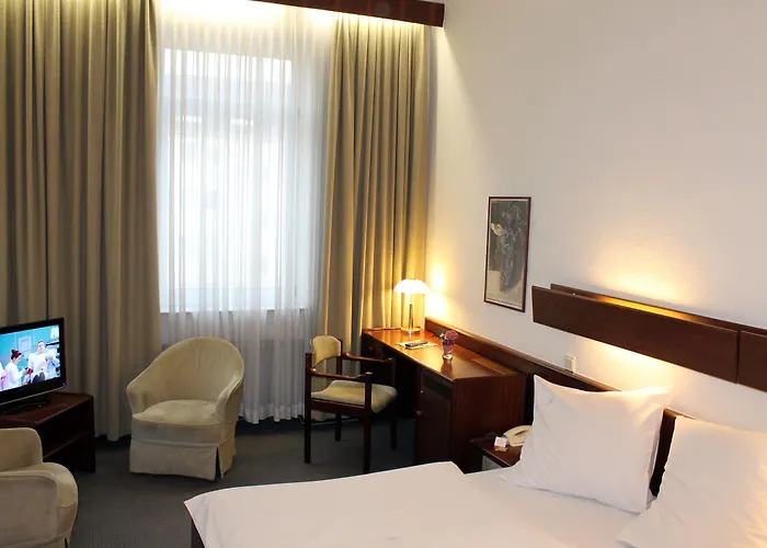 Tante Alma's Lasthaus Am Ring Hotel 3*