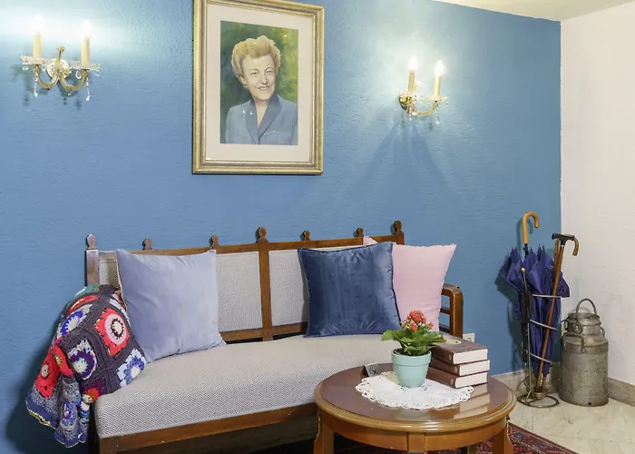 Tante Alma's Koelner Hotel