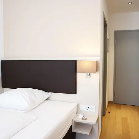 Tante Alma's Koelner Hotell