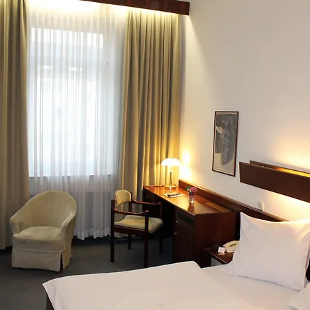 Tante Alma's Koelner Hotell 3*
