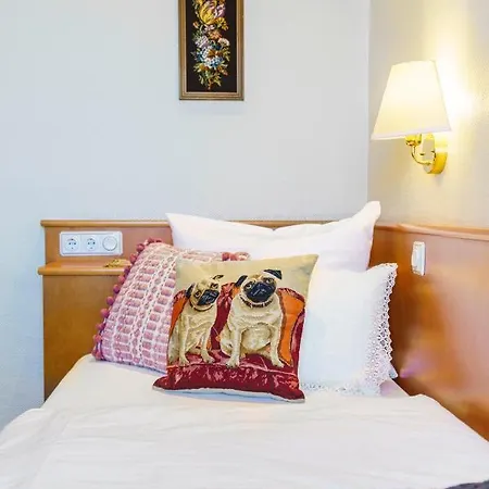 Tante Alma's Koelner Hotel Köln