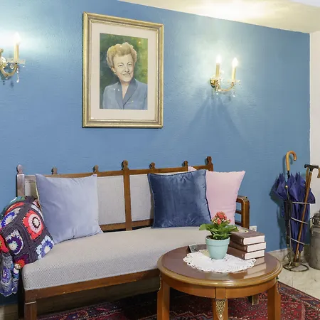 Tante Alma's Koelner Hotel
